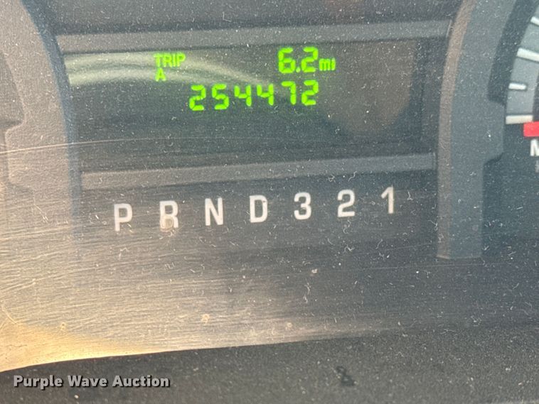 image for item DK7424 2016 Eldorado Aerotech Ford 220 shuttle bus