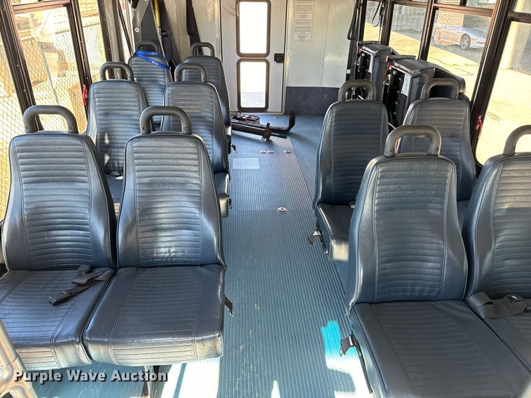 image for item DK7424 2016 Eldorado Aerotech Ford 220 shuttle bus