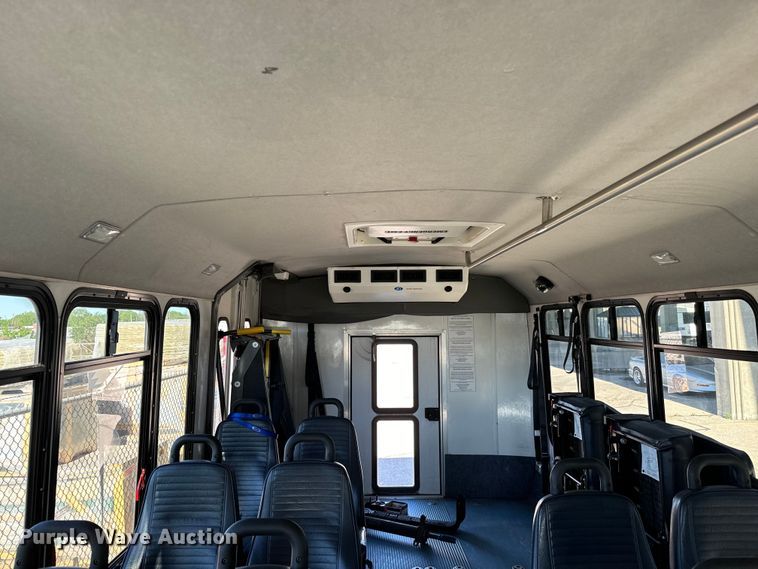 image for item DK7424 2016 Eldorado Aerotech Ford 220 shuttle bus