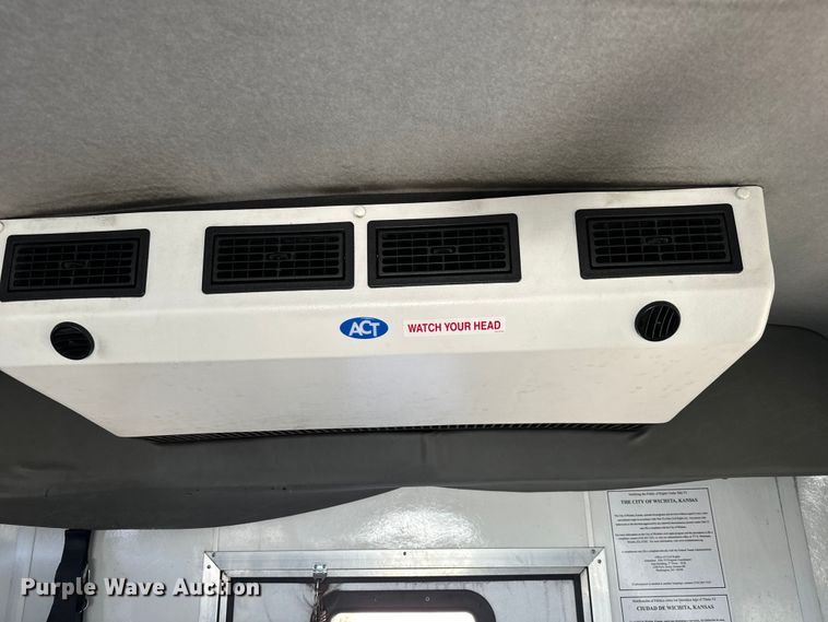 image for item DK7424 2016 Eldorado Aerotech Ford 220 shuttle bus