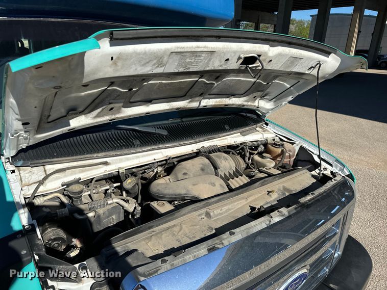 image for item DK7424 2016 Eldorado Aerotech Ford 220 shuttle bus