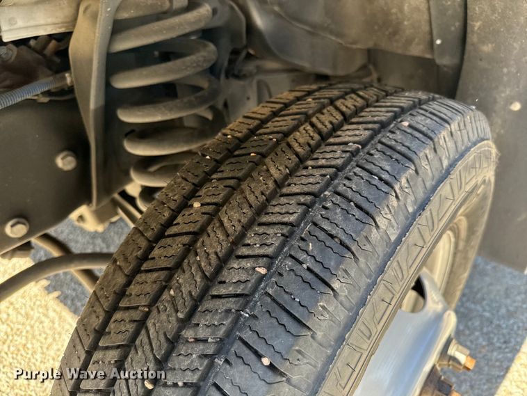 image for item DK7424 2016 Eldorado Aerotech Ford 220 shuttle bus