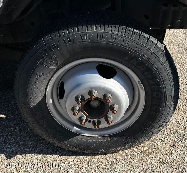 image for item DK7424 2016 Eldorado Aerotech Ford 220 shuttle bus