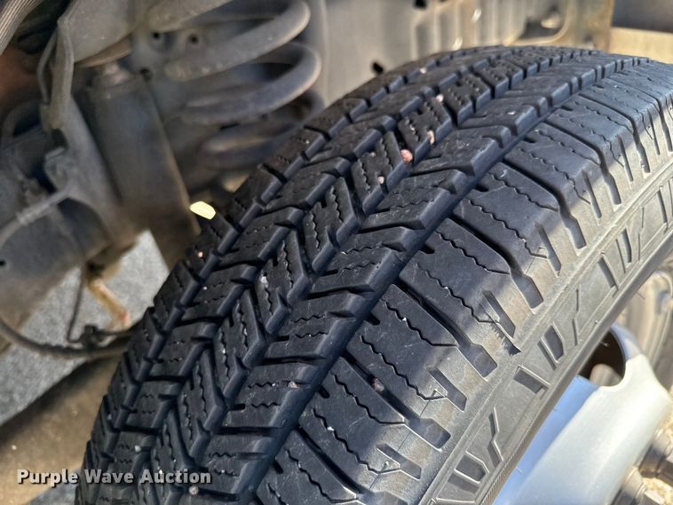 image for item DK7424 2016 Eldorado Aerotech Ford 220 shuttle bus