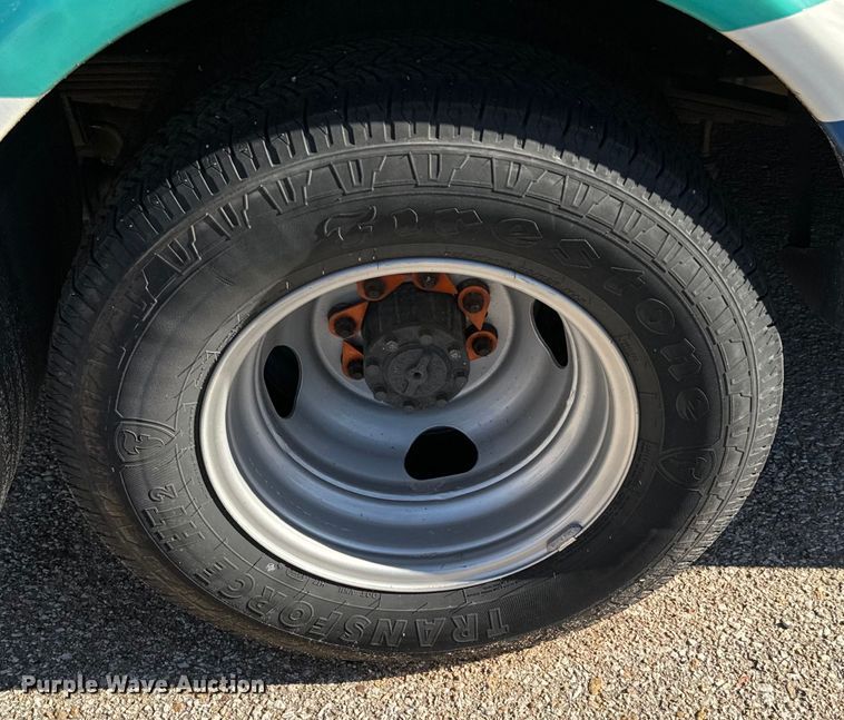 image for item DK7424 2016 Eldorado Aerotech Ford 220 shuttle bus