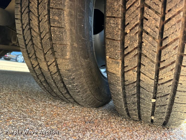 image for item DK7424 2016 Eldorado Aerotech Ford 220 shuttle bus