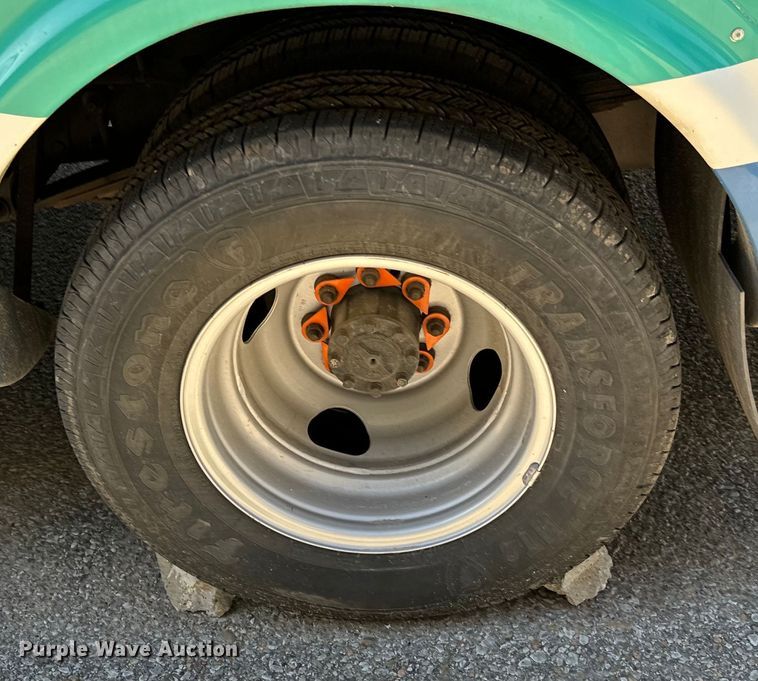 image for item DK7424 2016 Eldorado Aerotech Ford 220 shuttle bus