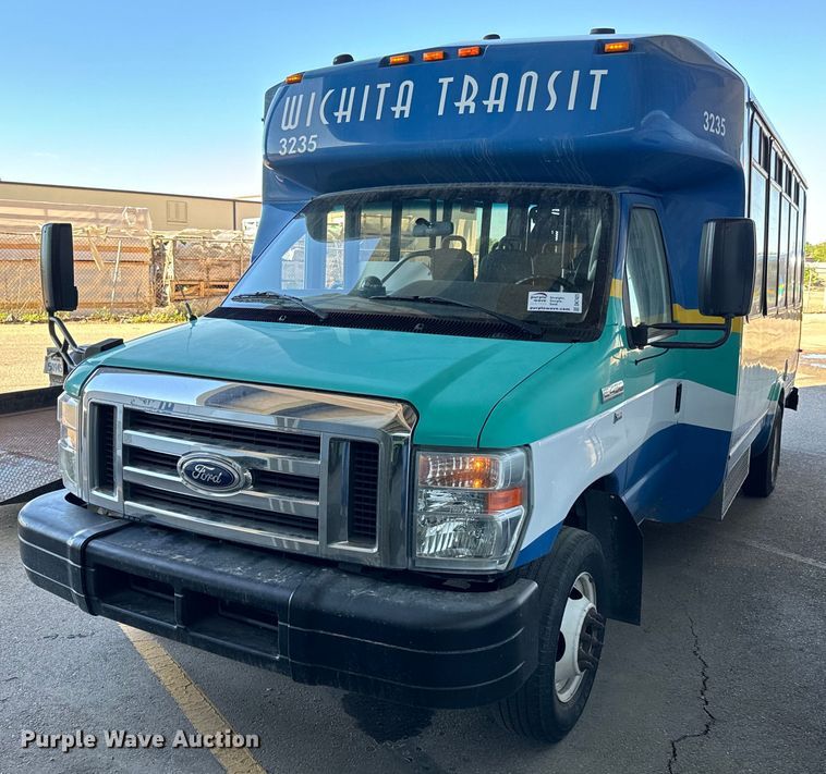 image for item DK7425 2016 Eldorado Aerotech Ford 220 shuttle bus