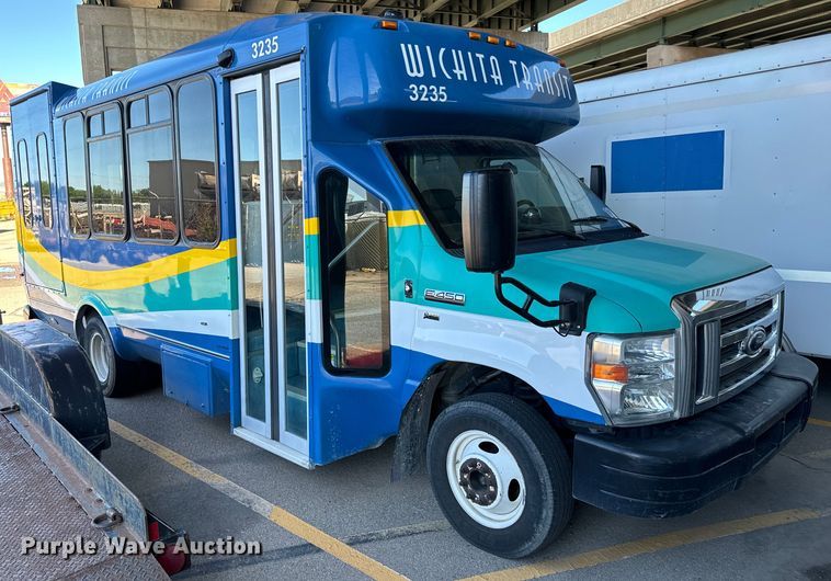 image for item DK7425 2016 Eldorado Aerotech Ford 220 shuttle bus