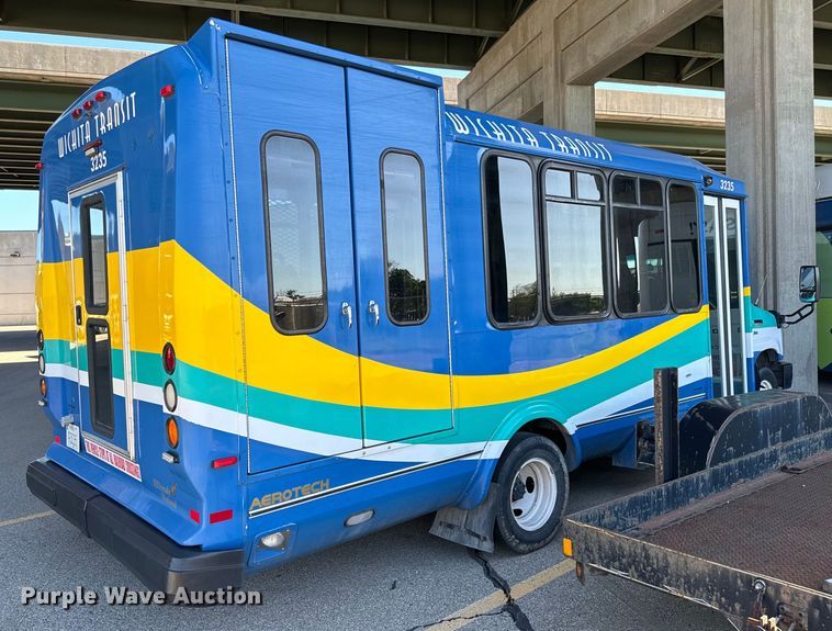 image for item DK7425 2016 Eldorado Aerotech Ford 220 shuttle bus