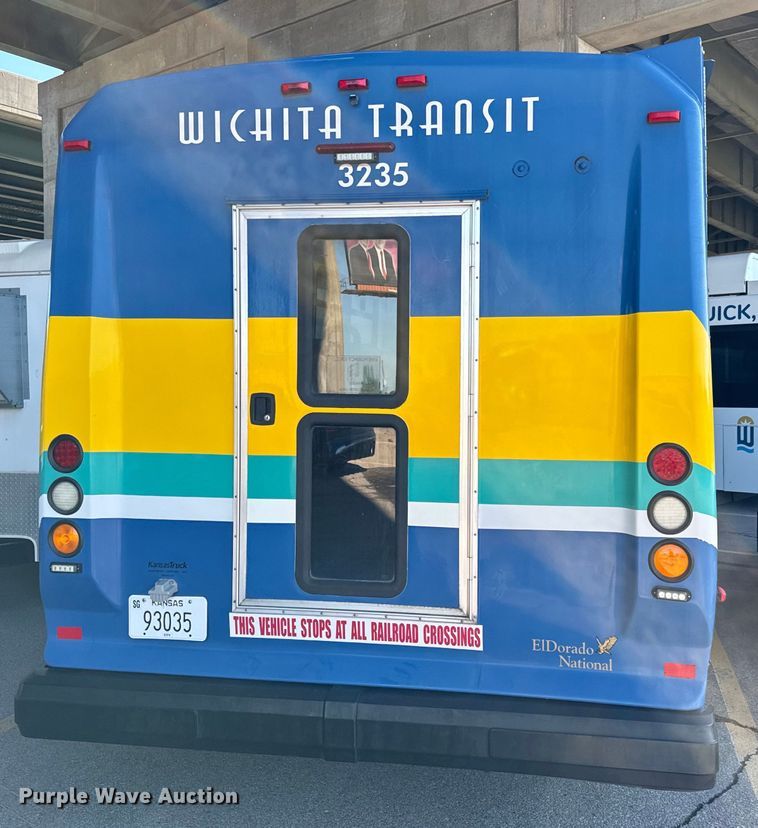 image for item DK7425 2016 Eldorado Aerotech Ford 220 shuttle bus