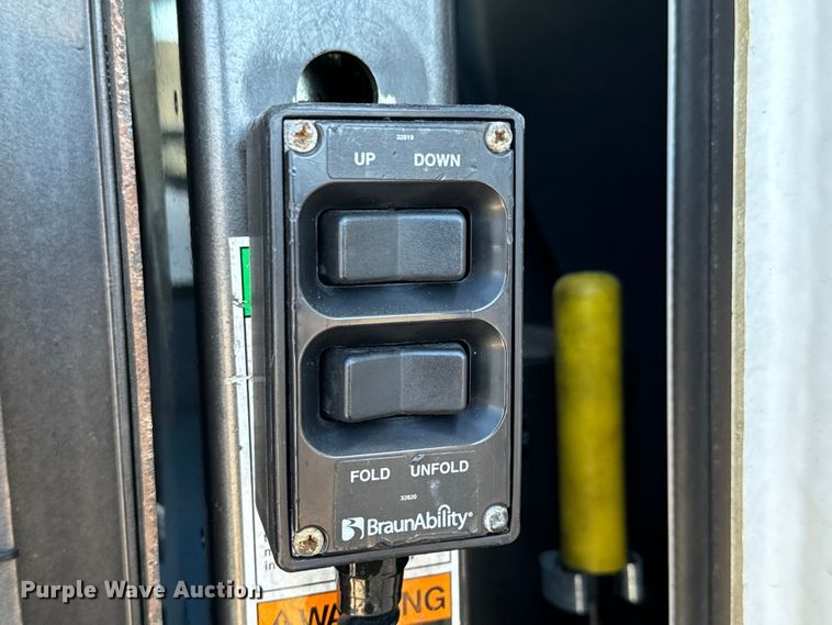 image for item DK7425 2016 Eldorado Aerotech Ford 220 shuttle bus