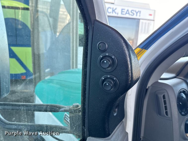 image for item DK7425 2016 Eldorado Aerotech Ford 220 shuttle bus