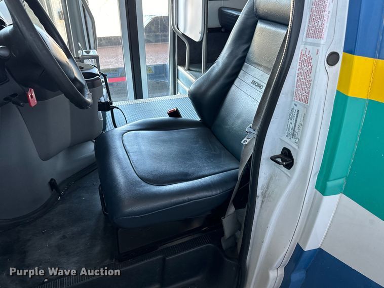 image for item DK7425 2016 Eldorado Aerotech Ford 220 shuttle bus