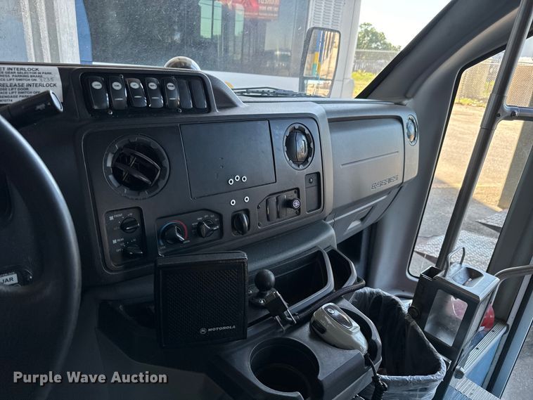 image for item DK7425 2016 Eldorado Aerotech Ford 220 shuttle bus