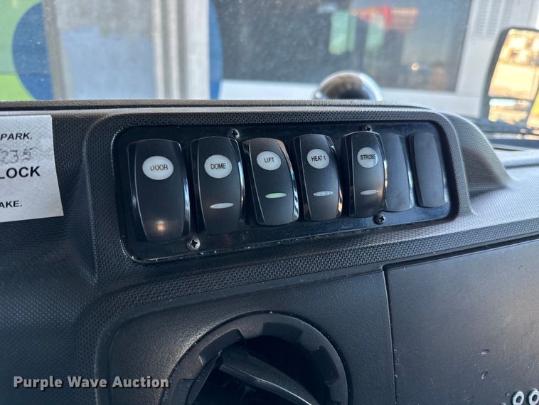 image for item DK7425 2016 Eldorado Aerotech Ford 220 shuttle bus