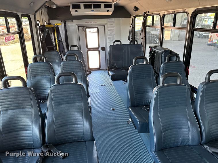 image for item DK7425 2016 Eldorado Aerotech Ford 220 shuttle bus