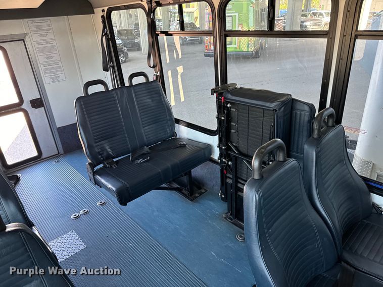 image for item DK7425 2016 Eldorado Aerotech Ford 220 shuttle bus