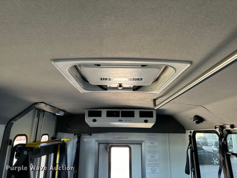 image for item DK7425 2016 Eldorado Aerotech Ford 220 shuttle bus