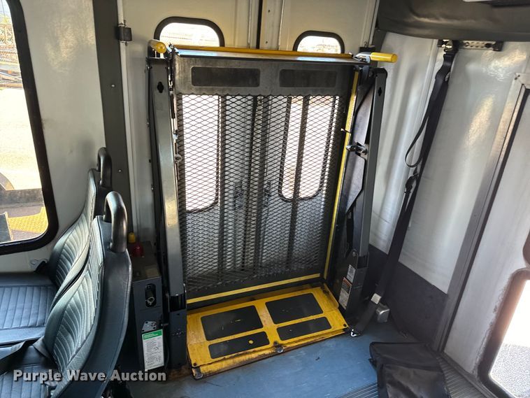 image for item DK7425 2016 Eldorado Aerotech Ford 220 shuttle bus