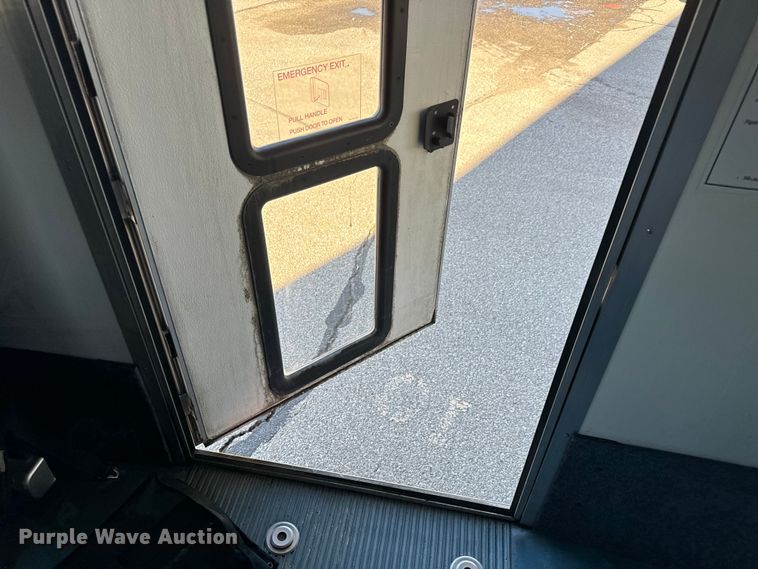 image for item DK7425 2016 Eldorado Aerotech Ford 220 shuttle bus