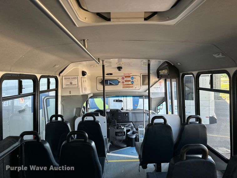 image for item DK7425 2016 Eldorado Aerotech Ford 220 shuttle bus