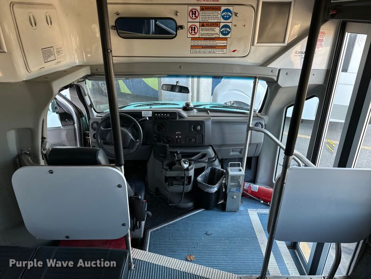 image for item DK7425 2016 Eldorado Aerotech Ford 220 shuttle bus