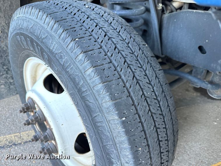 image for item DK7425 2016 Eldorado Aerotech Ford 220 shuttle bus