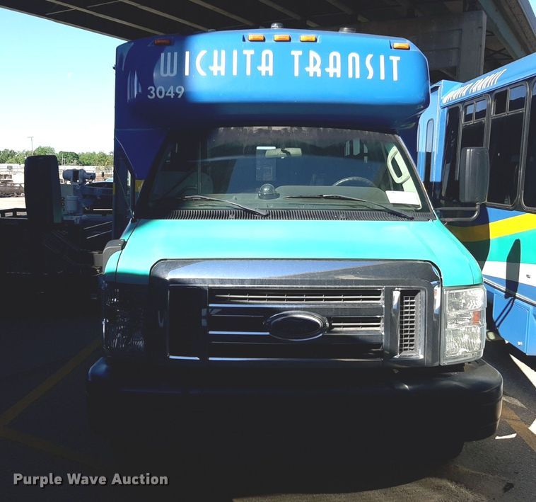 image for item DK7426 2016 Eldorado Aerotech Ford 220 shuttle bus