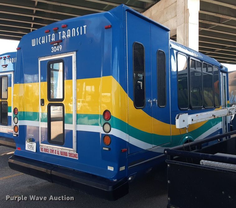 image for item DK7426 2016 Eldorado Aerotech Ford 220 shuttle bus