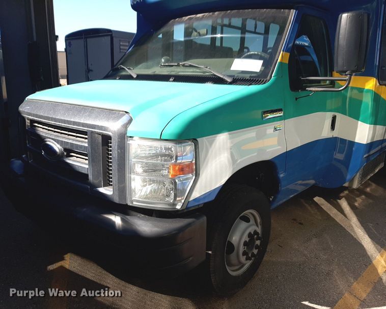 image for item DK7426 2016 Eldorado Aerotech Ford 220 shuttle bus