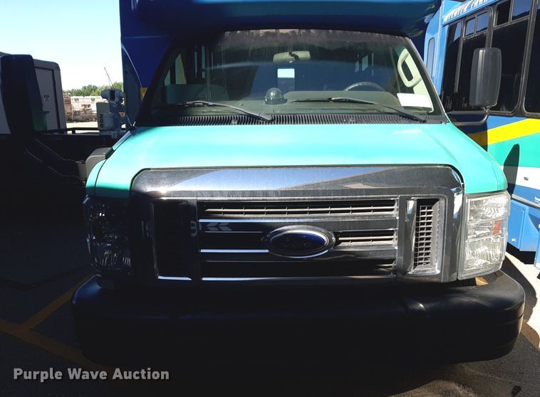 image for item DK7426 2016 Eldorado Aerotech Ford 220 shuttle bus