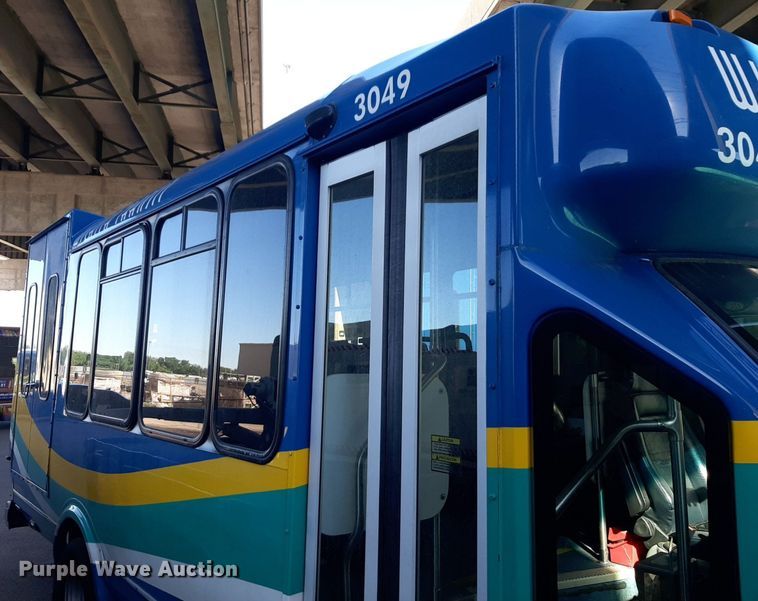 image for item DK7426 2016 Eldorado Aerotech Ford 220 shuttle bus