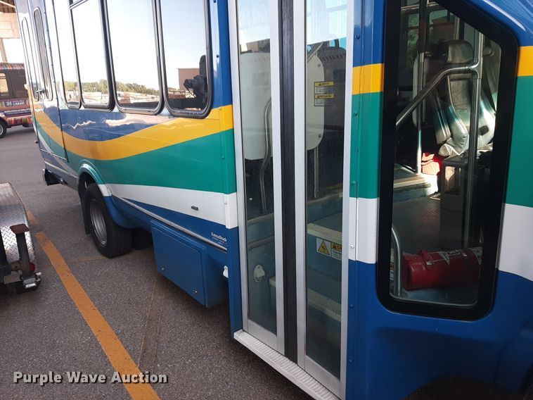 image for item DK7426 2016 Eldorado Aerotech Ford 220 shuttle bus