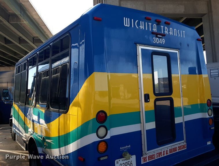 image for item DK7426 2016 Eldorado Aerotech Ford 220 shuttle bus