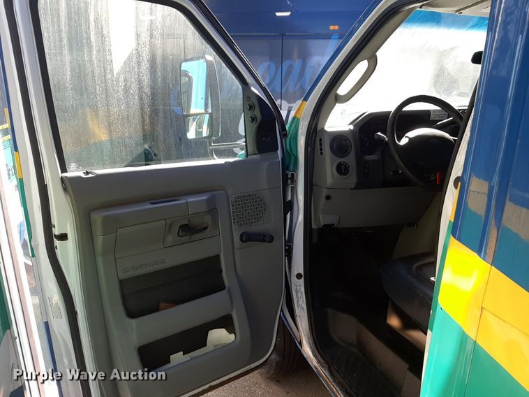 image for item DK7426 2016 Eldorado Aerotech Ford 220 shuttle bus