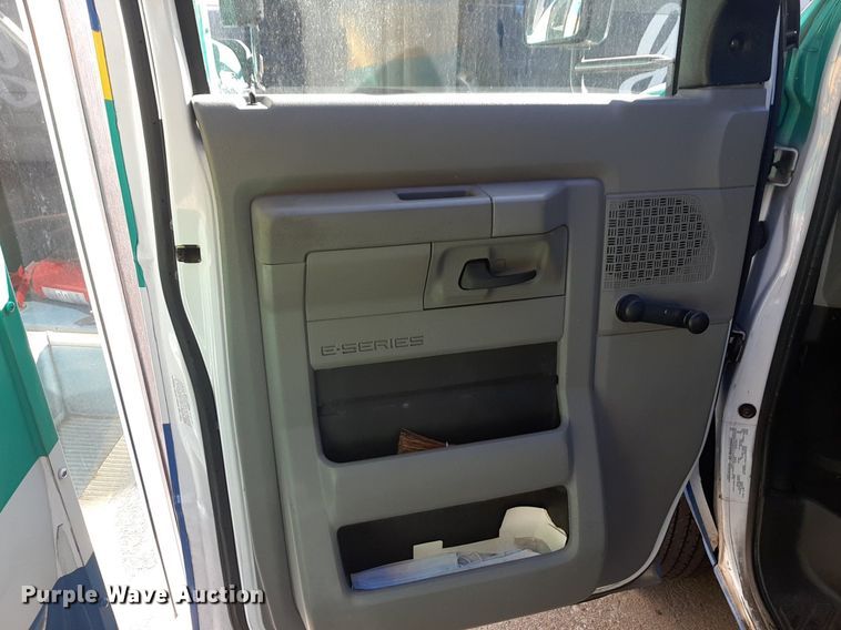 image for item DK7426 2016 Eldorado Aerotech Ford 220 shuttle bus