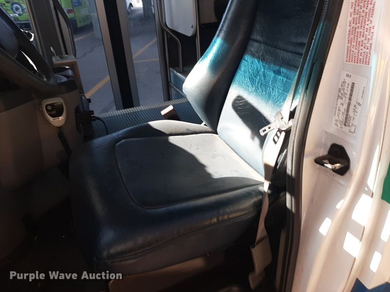 image for item DK7426 2016 Eldorado Aerotech Ford 220 shuttle bus