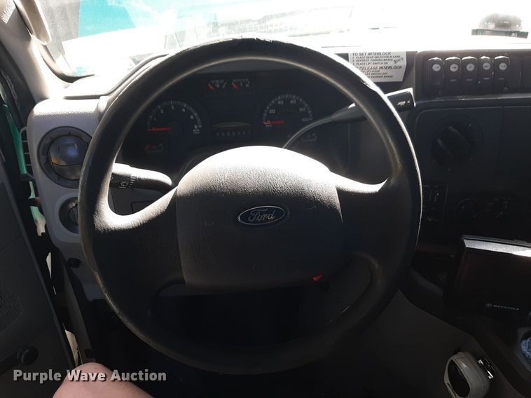 image for item DK7426 2016 Eldorado Aerotech Ford 220 shuttle bus