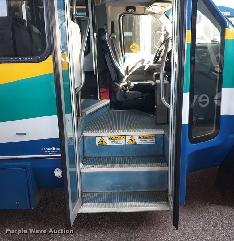 image for item DK7426 2016 Eldorado Aerotech Ford 220 shuttle bus