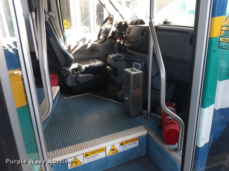 image for item DK7426 2016 Eldorado Aerotech Ford 220 shuttle bus