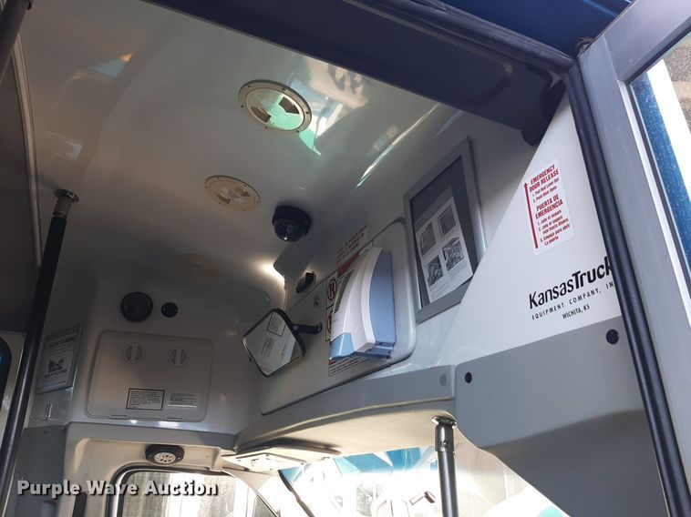 image for item DK7426 2016 Eldorado Aerotech Ford 220 shuttle bus