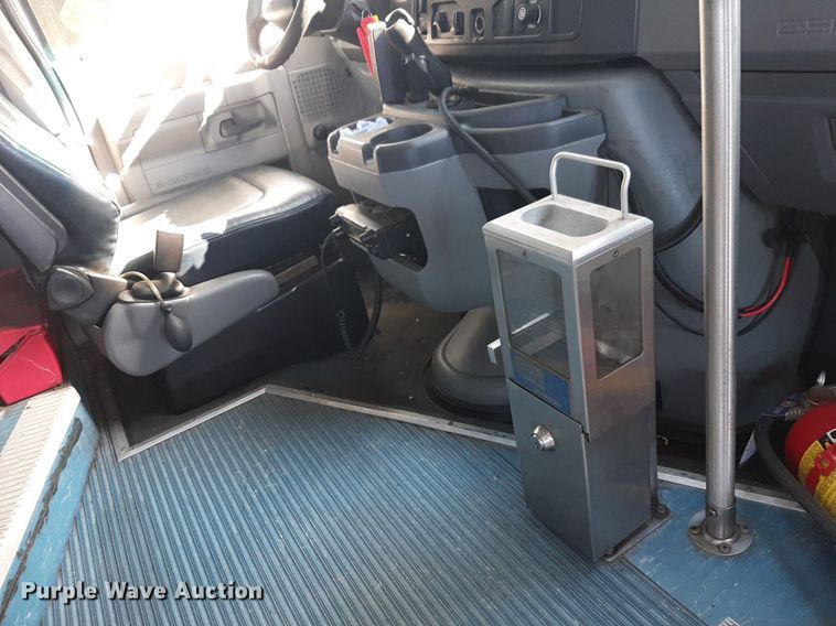 image for item DK7426 2016 Eldorado Aerotech Ford 220 shuttle bus