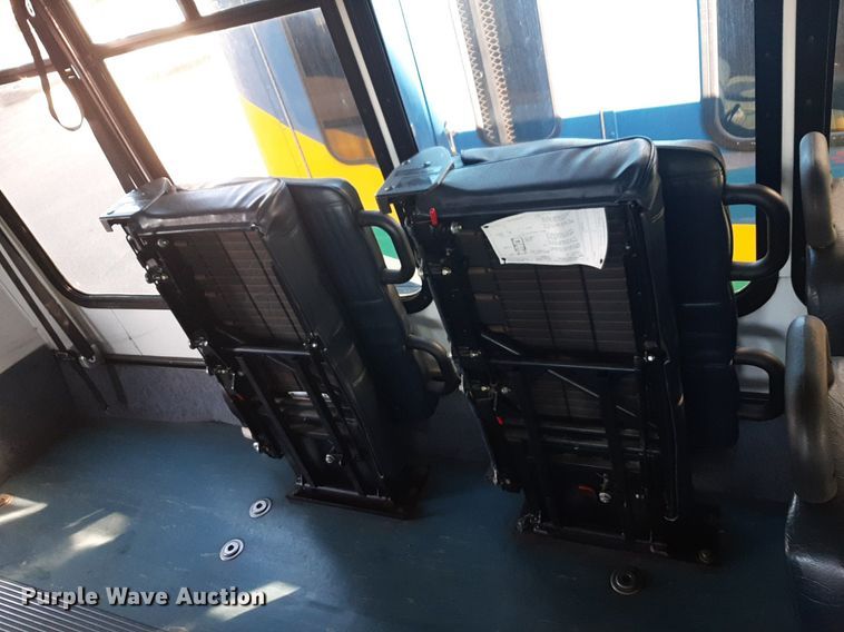 image for item DK7426 2016 Eldorado Aerotech Ford 220 shuttle bus