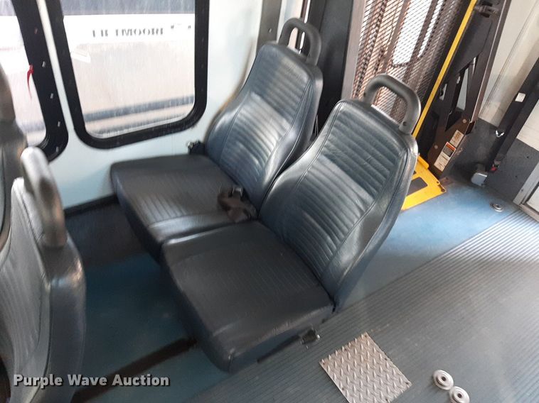 image for item DK7426 2016 Eldorado Aerotech Ford 220 shuttle bus