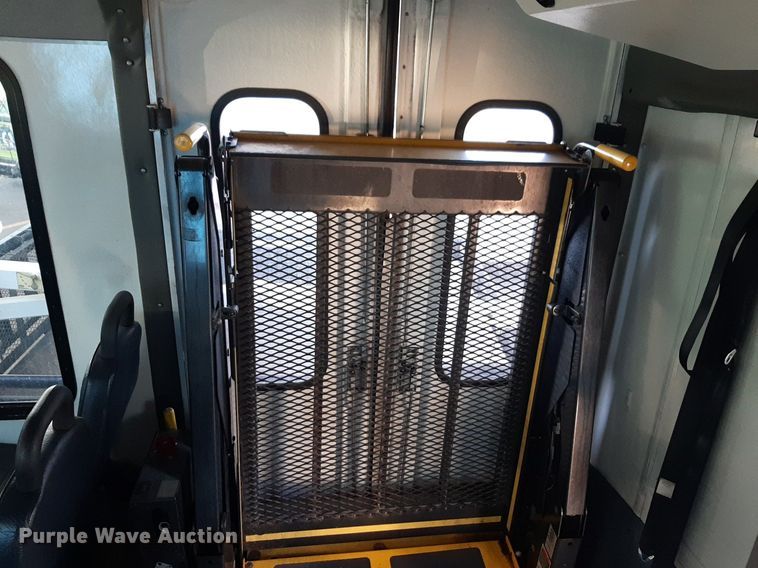 image for item DK7426 2016 Eldorado Aerotech Ford 220 shuttle bus