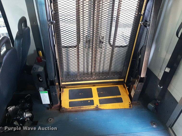 image for item DK7426 2016 Eldorado Aerotech Ford 220 shuttle bus