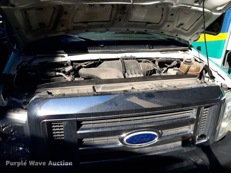 image for item DK7426 2016 Eldorado Aerotech Ford 220 shuttle bus