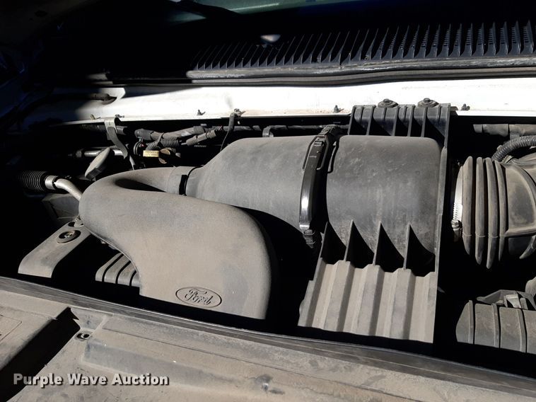 image for item DK7426 2016 Eldorado Aerotech Ford 220 shuttle bus