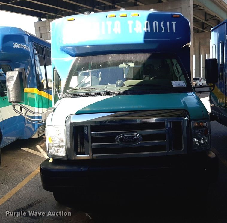 image for item DK7427 2016 Eldorado Aerotech Ford 220 shuttle bus